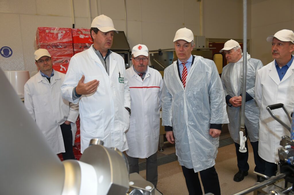Anfang April besuchte Landwirtschaftsminister Remmel die Produktionsstätten von MERTE.