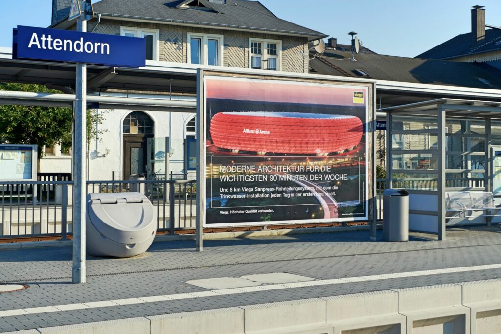 Viega PR Werbeschilder Bahnhof Attendorn Lennestadt