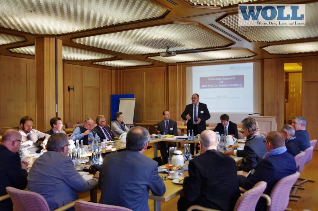 Der BVMW - Bundesverband mittelständische Wirtschaft - hatte Unternehmer in die Volksbank Brilon zum Frühstücksgespräch mit dem MdB Dr. Patrick Sensburg eingeladen. Fotos: Christoph Kloke 