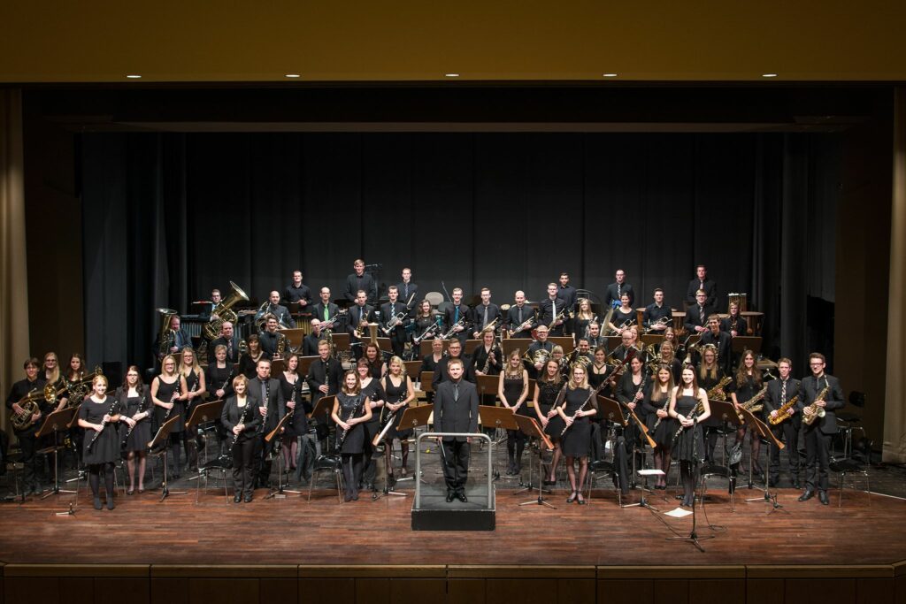 Das Kreisjugendorchester des HSK „Sauerland Winds“ hat sich für sein diesjähriges Projekt etwas ganz Besonderes einfallen lassen. Erstmals wird das Auswahlorchester aus dem Sauerland unter einem renommierten Gastdirigenten spielen. 