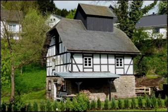 Anlässlich des 24. Deutschen Mühlentags am kommenden Pfingstmontag, 05.06.2017, öffnet die Cobbenroder Wassermühle ihre Türen.