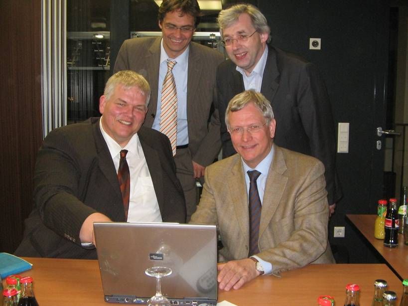 Peter Liese, hier zusammen mit Hans-Josef Vogel, Eckhard Uhlenberg und Klaus Kaiser MdL, freut sich über die Berufung des Arnsberger Bürgermeister Hans-Josef Vogel (vorne rechts) zum neuen Regierungspräsidenten