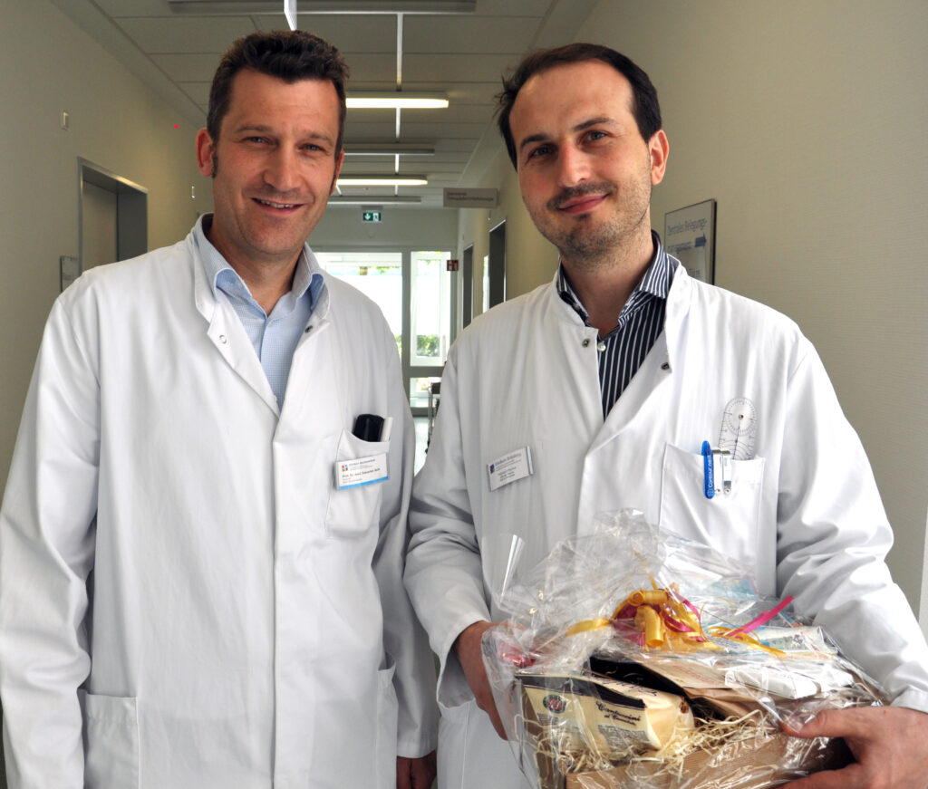 Chefarzt Prof. Dr. med. Sebastian Seitz (links) mit dem leitenden Oberarzt Thomas Kithymos