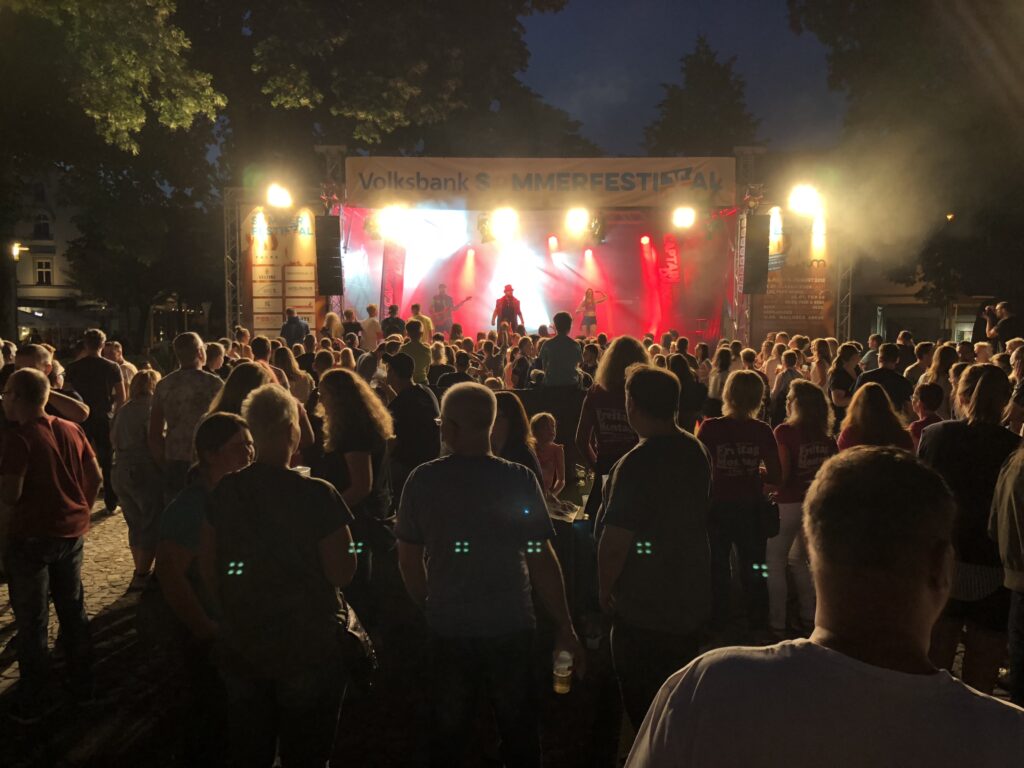 Am 2. August lockt das vierte Event des Volksbank-Sommerfestivals mit Live-Rockmusik der 70er und 80er Jahre wieder zahlreiche Gäste nach Schmallenberg. Foto: Volksbank Bigge-Lenne