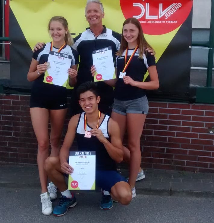Erfolgreiches Team aus dem Sauerland: Marie Berghoff, Trainer Reiner Geinitz, Oliver Ollesch und Melanie Struwe