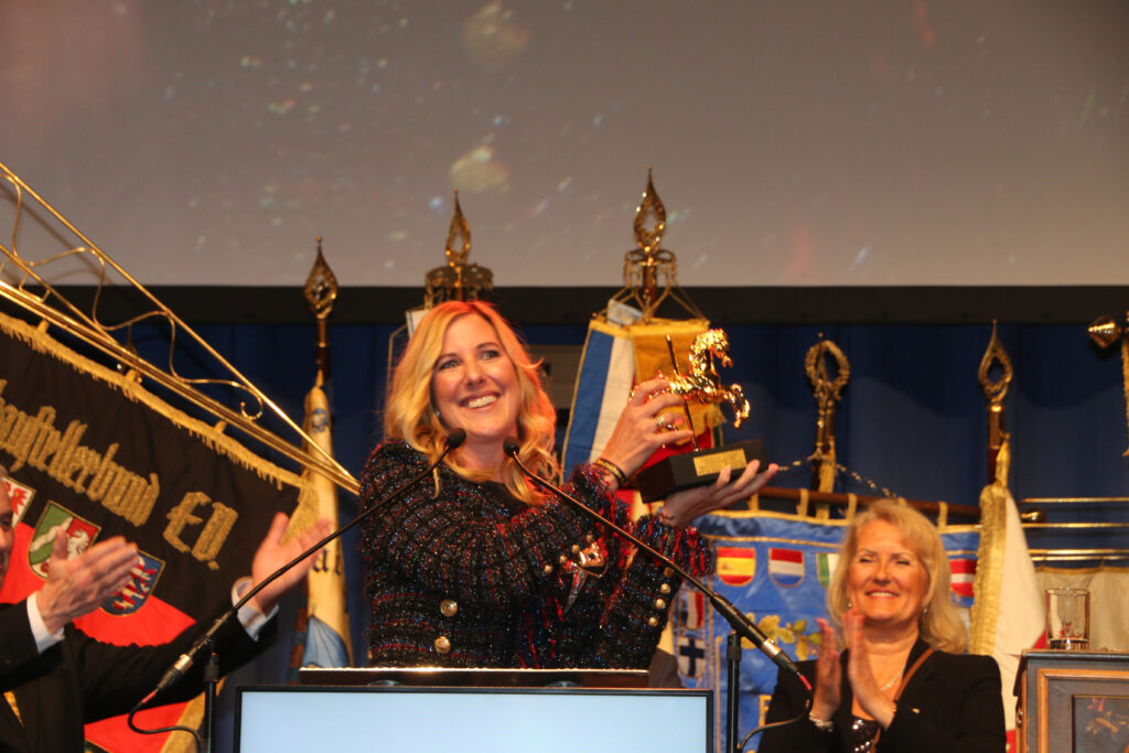 Catharina Cramer erhält Goldenes Karussellpferd; Fotocredit: Foto Clarc