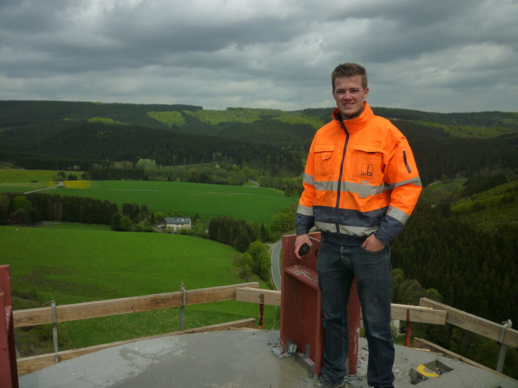 In luftigen Höhen
Jonas Ramspott aus Ostwig arbeitete vier Monate auf der Talbrücke Nuttlar
