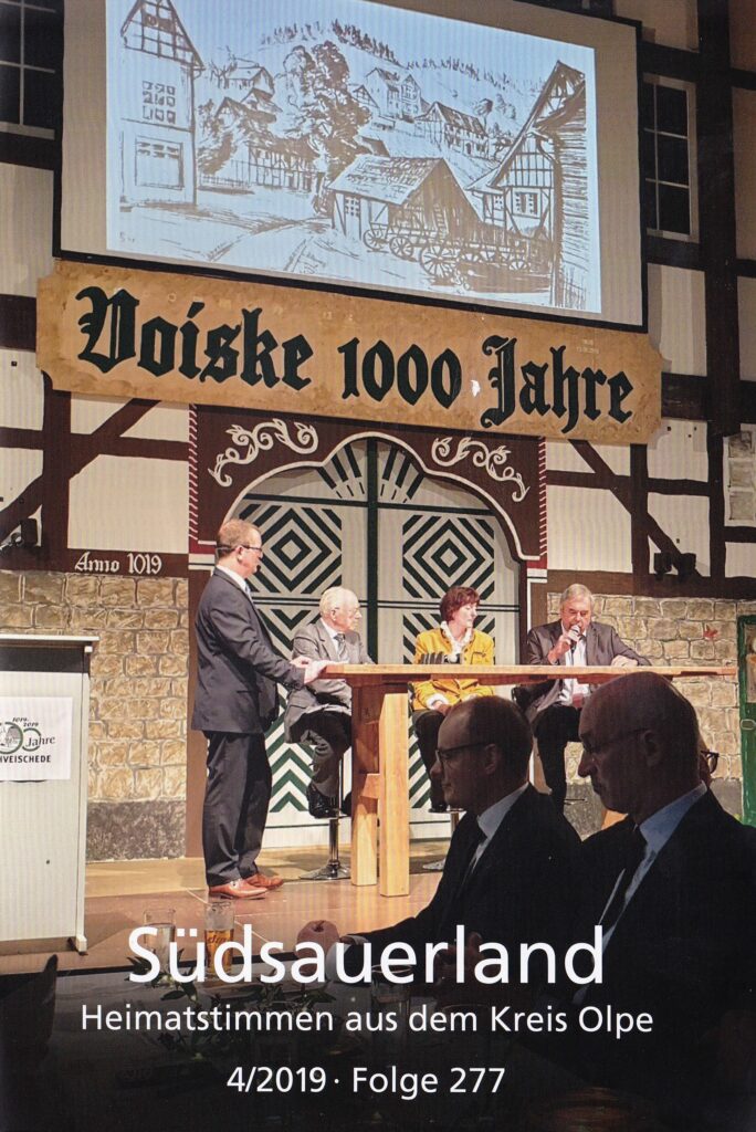Das Titelbild von „Südsauerland“ zeigt die Podiumsdikussion beim Galaabend zum 1000-jährigen Ortsjubiläum in Kirchveischede  im September 2019.
Foto: C. Becker

