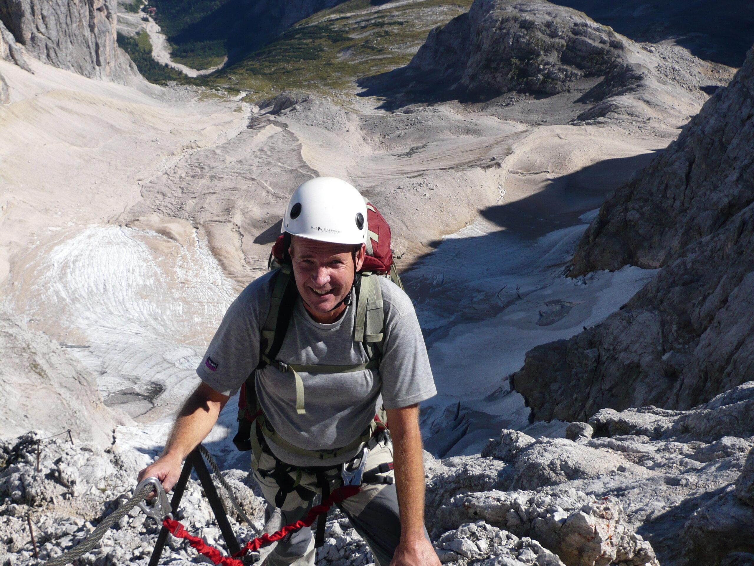 Auf dem Weg nach oben: Theo Melcher, leidenschaftlicher Wanderer und Bergsteiger, beim Aufstieg zur „Zugspitze“ durch das Höllental. Foto: privat