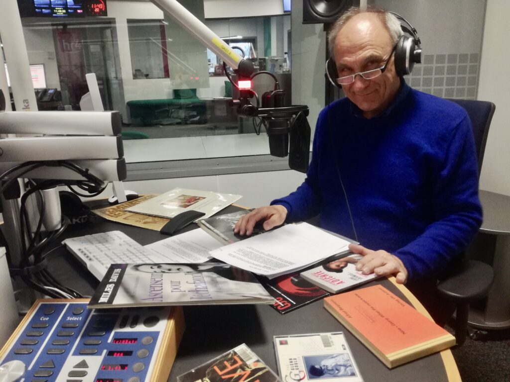 „Klassik – Pop – et cetera“ im Deutschlandfunk. Bernd Leifeld kam mit einem Wäschekorb mit alten Schallplatten ins Studio. Die Sendung ging unter die Haut.