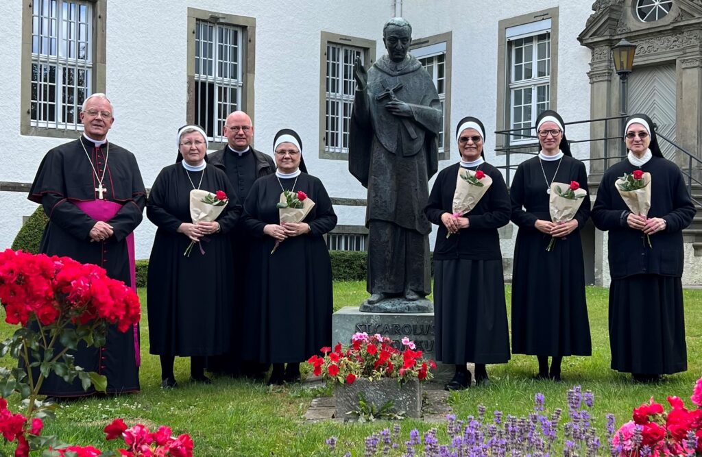 v. l. Weihbischof Matthias König, Schwester Theodora, Pfarrer Schulte, Schwester Juliana, Schwester Antonia,Schwester Gabriela, Schwester Immaculata